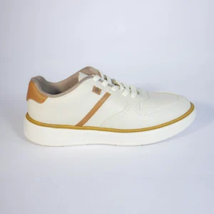 Tênis casual creme com detalhes marrons, sola branca grossa e cadarços off-white, ideal para conforto e estilo.